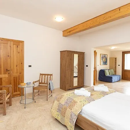 Paradiso - Piscina, Parcheggio E Privacy Apartment